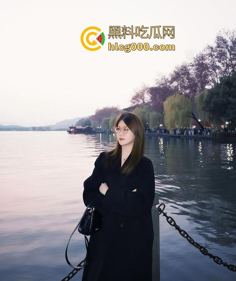 浙江大学00后学生妹【李依依】外表清纯可爱,实则性瘾缠身,夺魄翘臀被男友猛操,私密视频被渣男曝光!-3