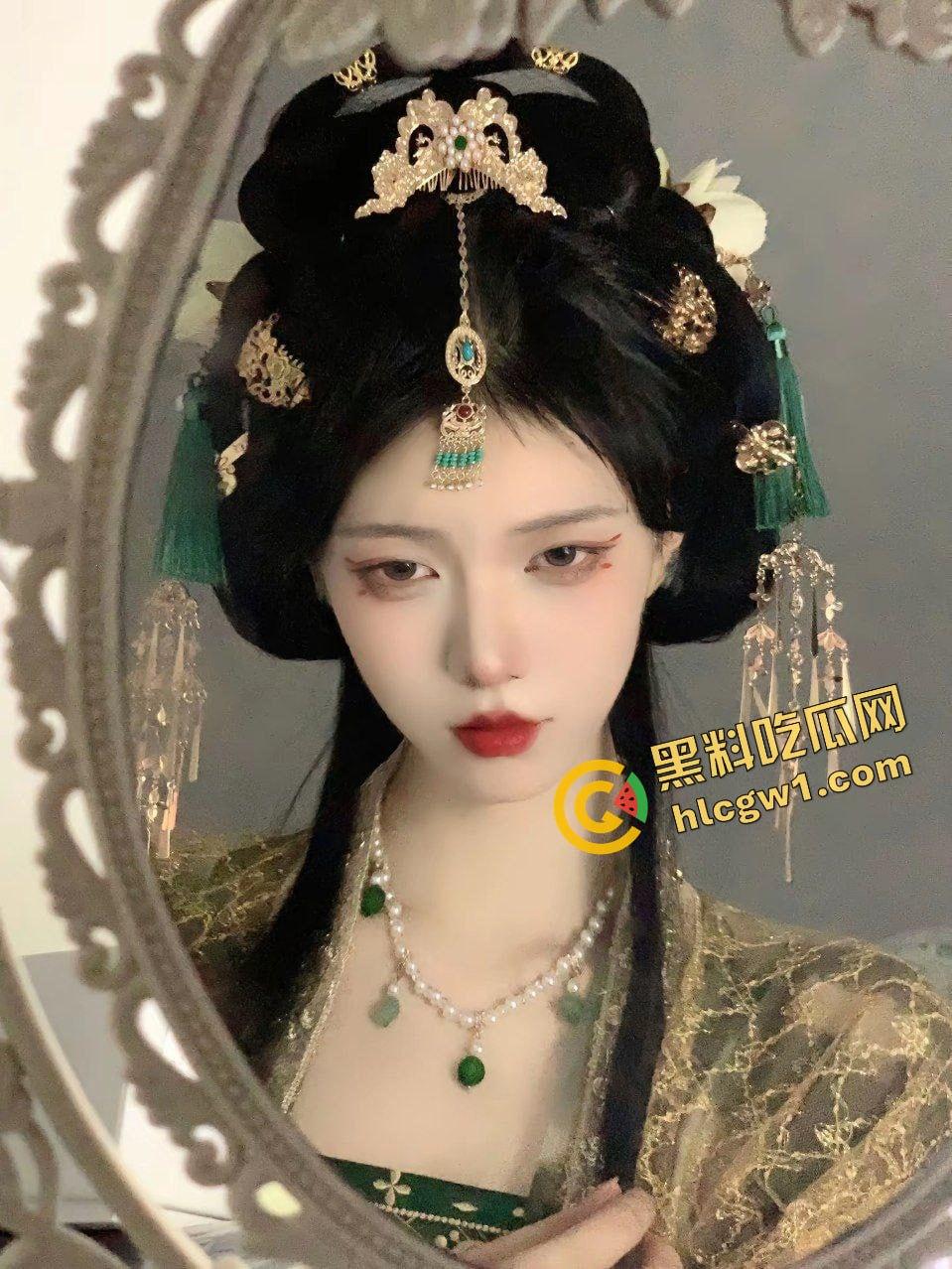 抖音古风清纯嫩妹『言子喜欢纸片人』剧情设定极致反差 美妆只为伺候大哥 独家曝光!-3