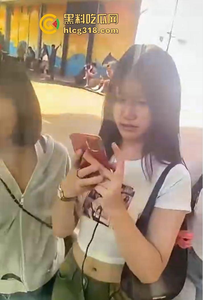 这样的厕所你敢去吗!泰国双向镜玻璃男厕,外面看是普通镜子,里面却是透明玻璃,刺激感爆棚!-9