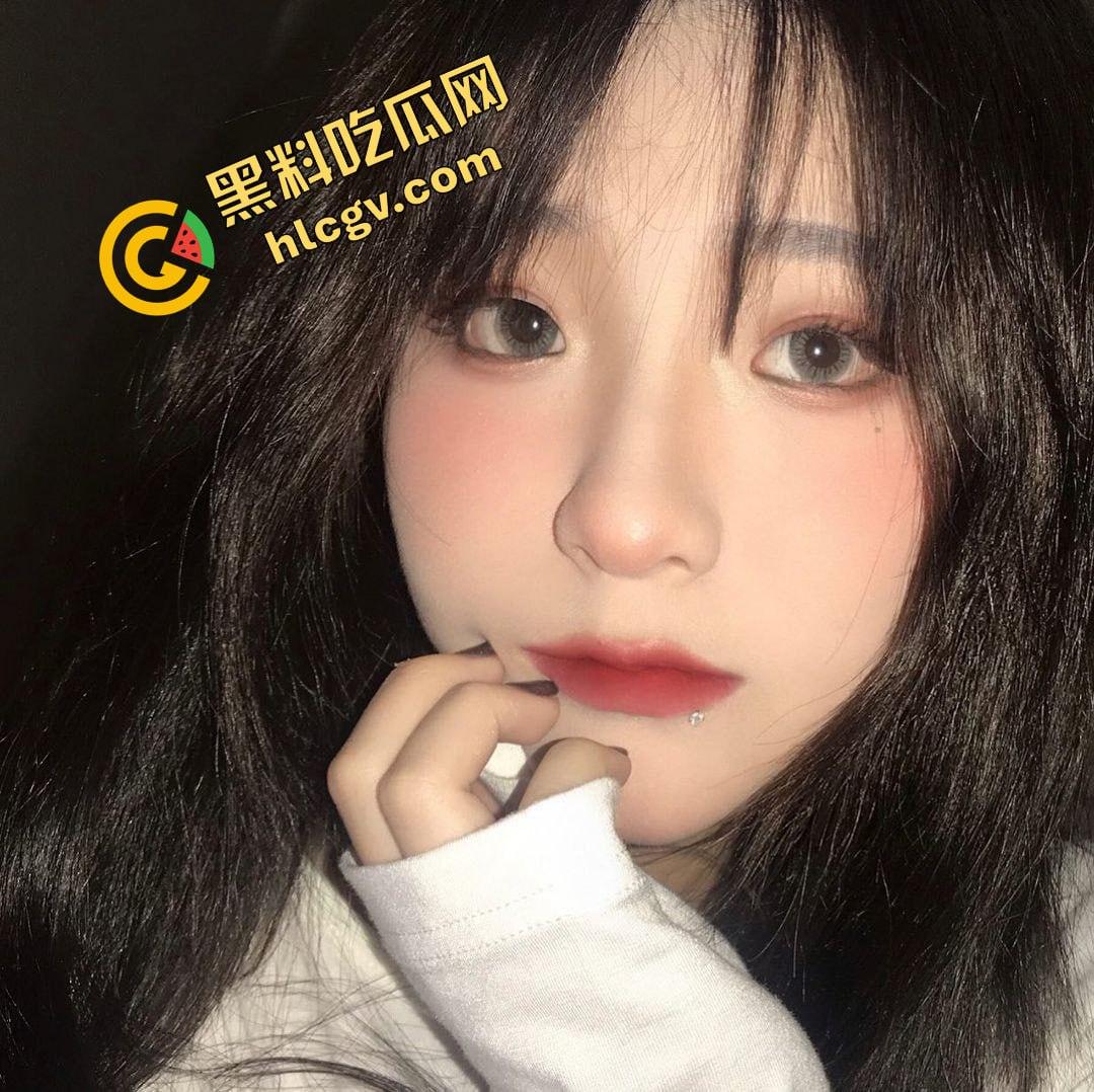 瓜友独家投稿曝光: 福建泉州02年骚鸡『肖萌萌』吃鸡狂魔 性生活混乱 与男友性爱视频外泄!-3