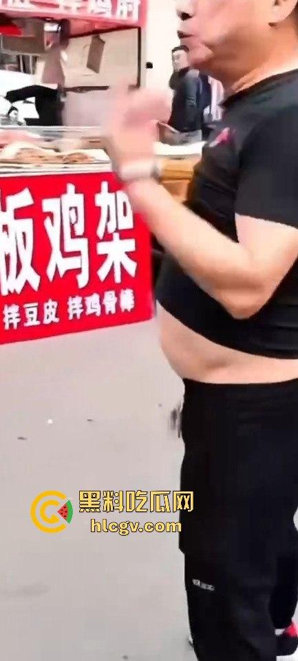 全国猛人集锦!拿刀挑衅警察还真不怂,结果被摁倒秒怂,真当自己是武林高手?-3