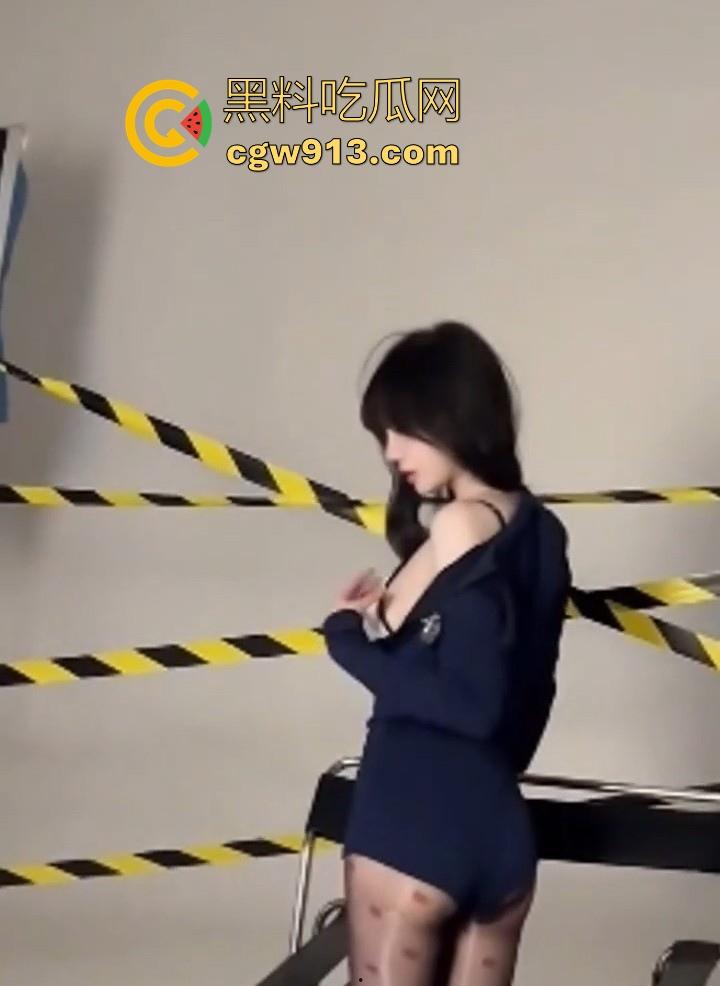 极品性感福利姬【玥儿玥】最新大尺度写真花絮流出,蓝色情趣警服紧裹34D巨乳和细腰翘臀,性感炸裂!-2