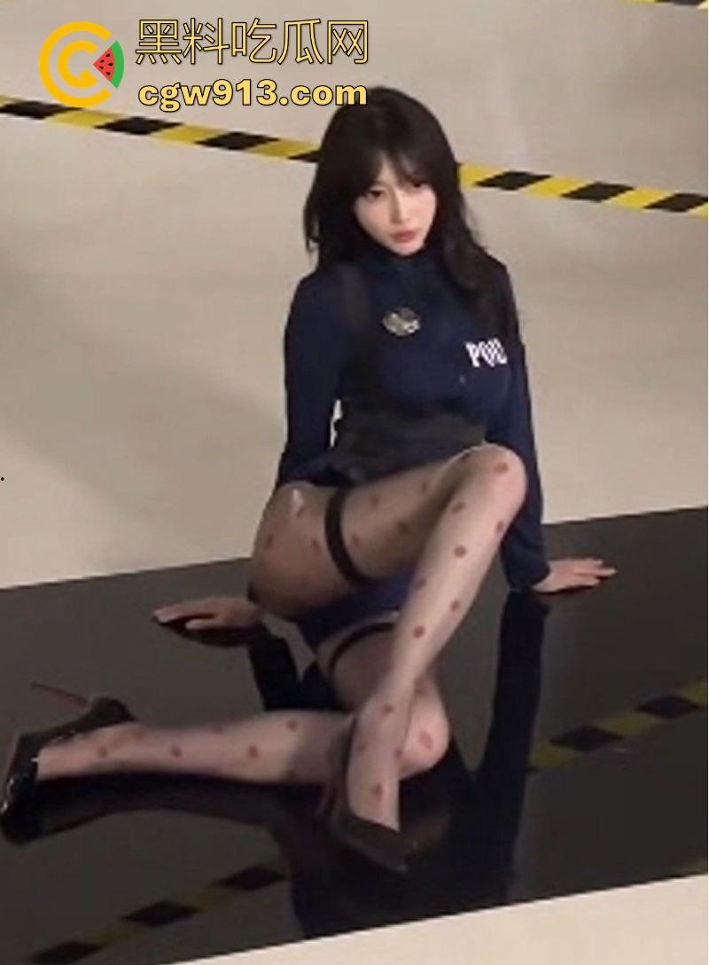 极品性感福利姬【玥儿玥】最新大尺度写真花絮流出,蓝色情趣警服紧裹34D巨乳和细腰翘臀,性感炸裂!-3