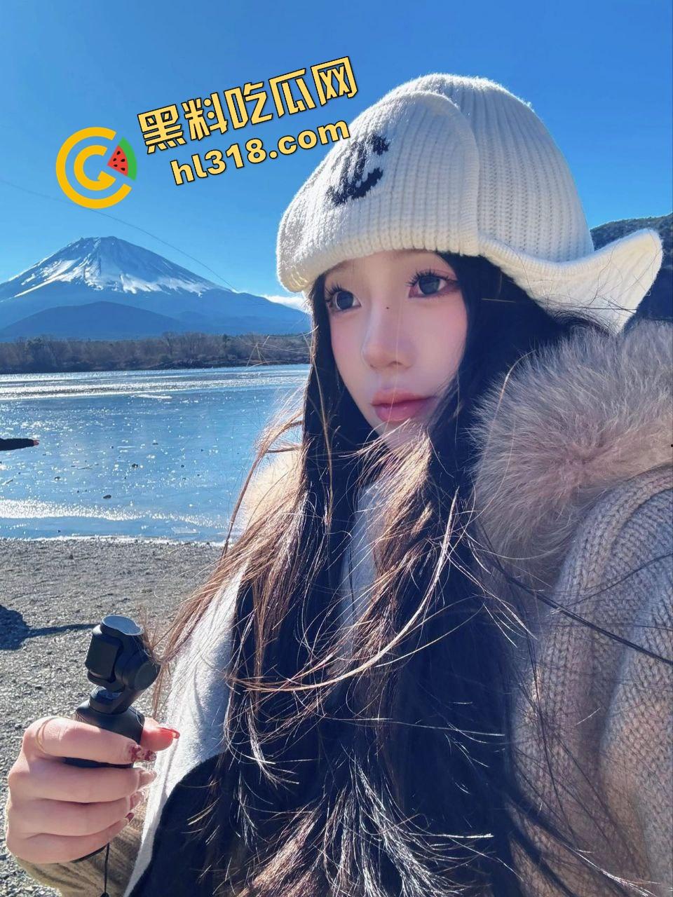 西南石油大学惊现教室野战,00后把课桌当大床房在桌上上猛操,大奶左右乱晃,晃得到桌子嘎吱响!-3