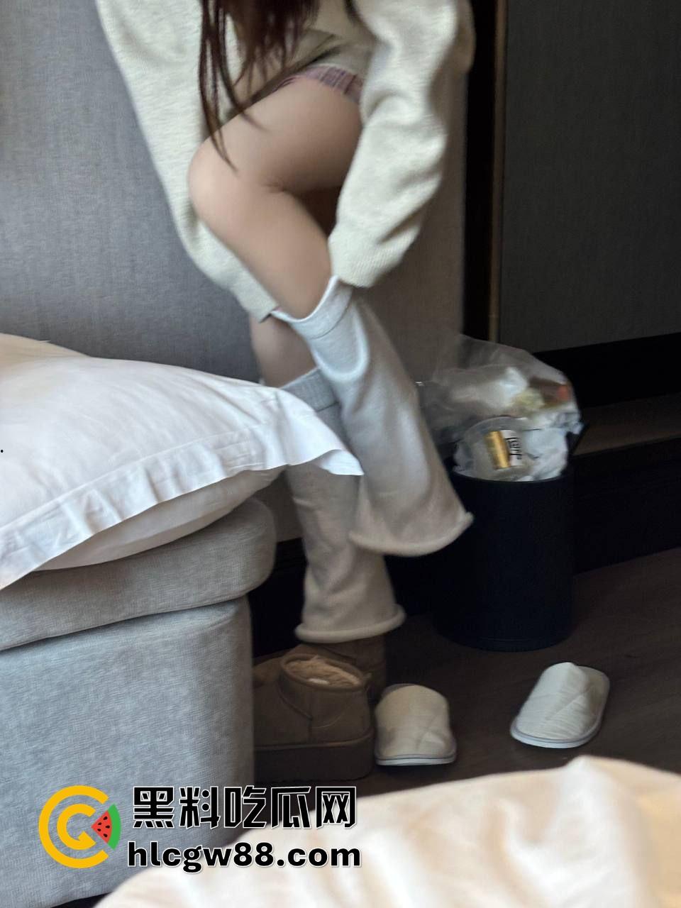 内蒙古高一【徐彤丹】清纯校花变万人骑妓女，给钱就操帅哥免费，69技术封神，毕业当天赋女优！-11