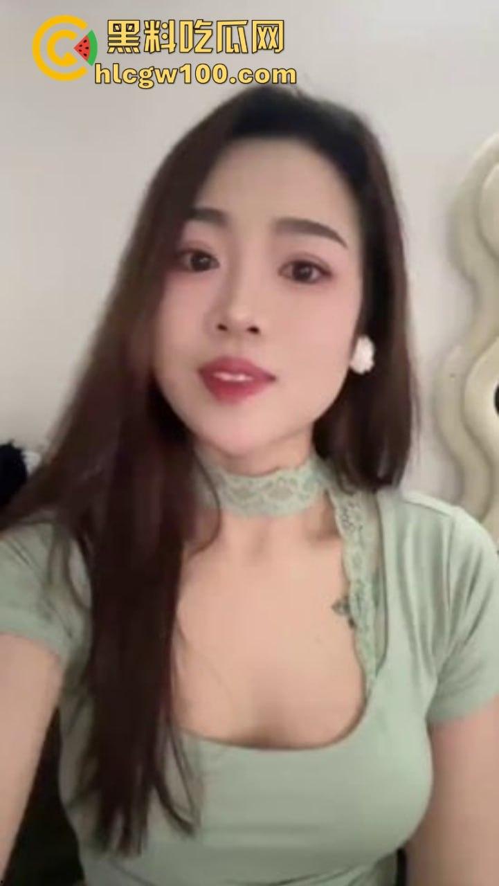 抖音极品少妇【衣衣甜甜圈】高颜值性感人妻 跟榜一大哥玩车震 大哥真有眼光啊 这种小网红钱少活好!-2