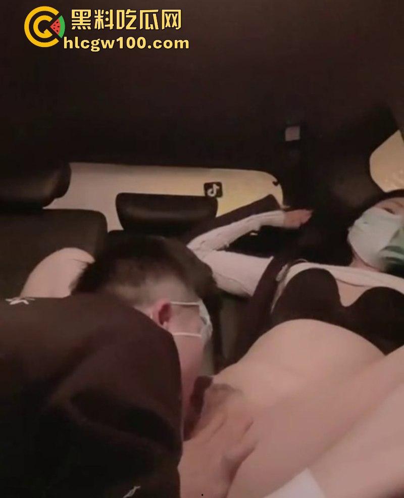 抖音极品少妇【衣衣甜甜圈】高颜值性感人妻 跟榜一大哥玩车震 大哥真有眼光啊 这种小网红钱少活好!-5