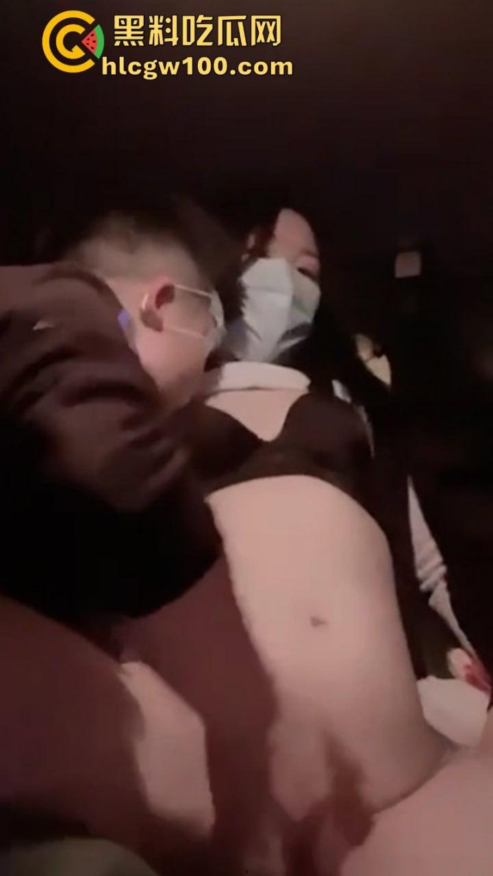 抖音极品少妇【衣衣甜甜圈】高颜值性感人妻 跟榜一大哥玩车震 大哥真有眼光啊 这种小网红钱少活好!-7