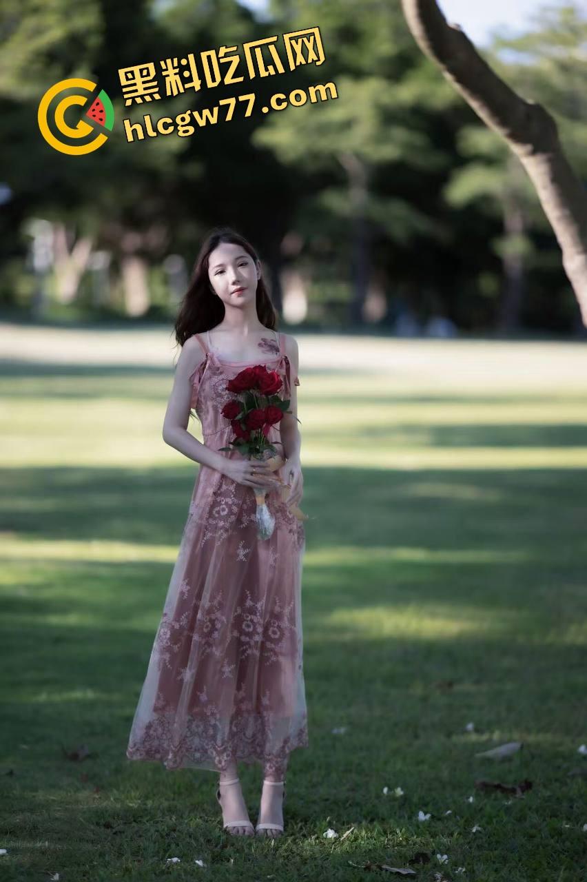 上海大佬酒店爆肏00后骚妹美少女,半腿袜口交足交双管齐下,钱给到位了妹子也不介意被拍!-3