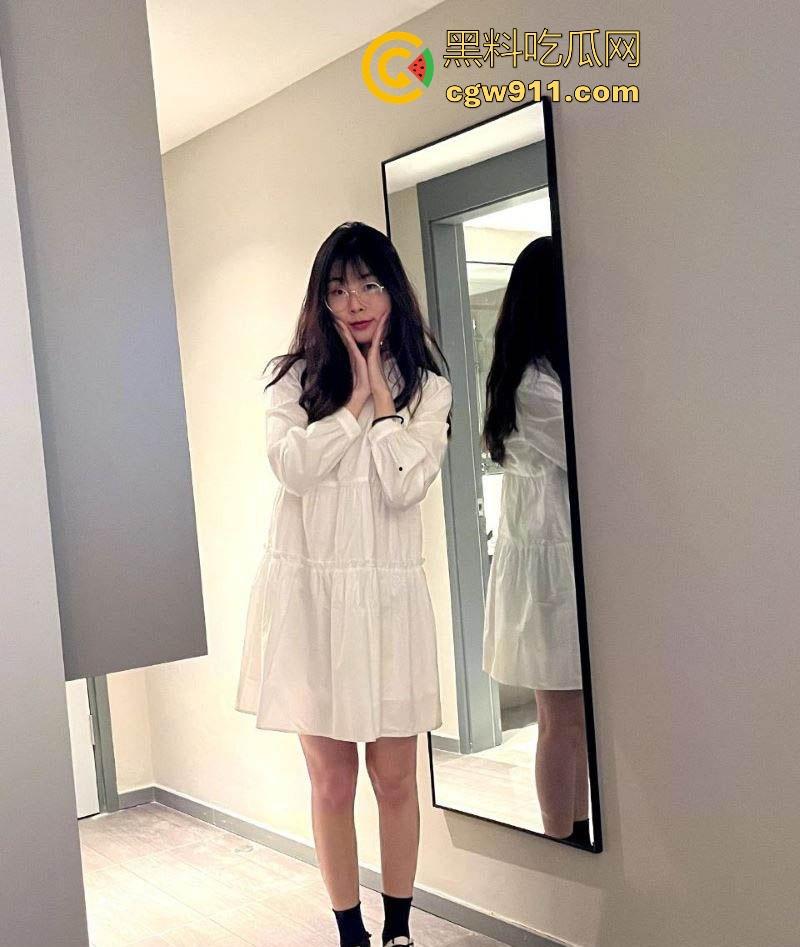 河北邯郸性感少妇人妻【李美丽】性爱视频流出，黑丝美腿性感足交，花式性爱招式多多，翘臀摇曳浪叫不止！-1