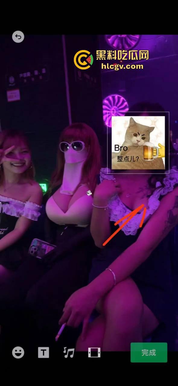 10月27号 广东东莞，假雷厕所偷拍闹剧，大神翻车被抓现行！带着假大雷拍美女大学生，跑得掉吗？-18