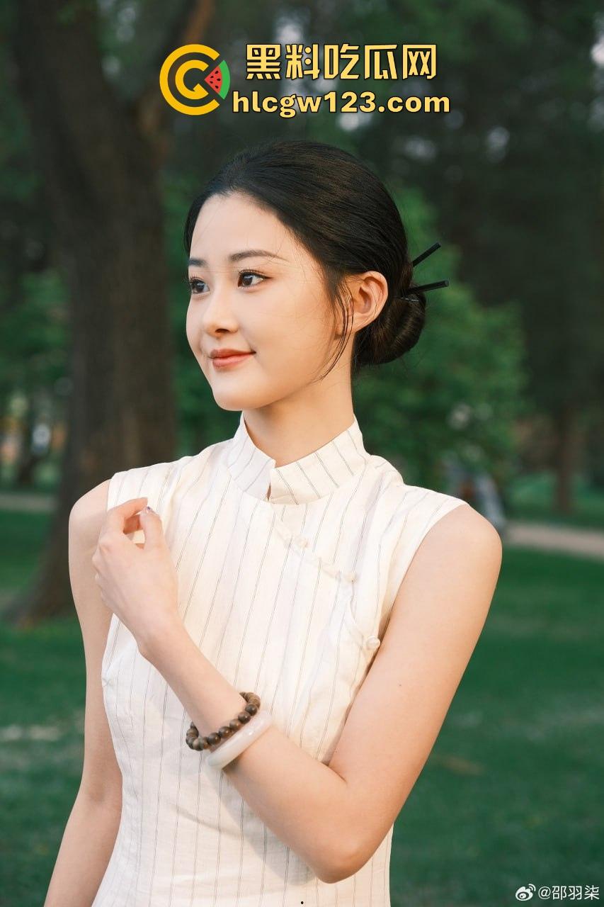 与老姐激情l乱伦 交合后仿佛打通任督骚脉 成功激发老姐淫骚本性 黑丝老姐越来越骚了!-1