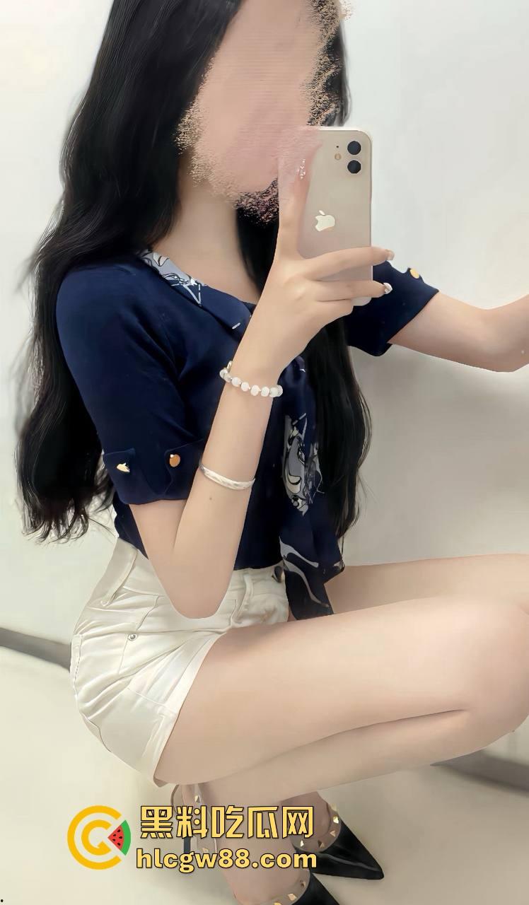 柳州精神小妹直播打乳环,大白奶挂铃铛淡定自若,SM调教系狗绳,这奶白花花真会玩!-5