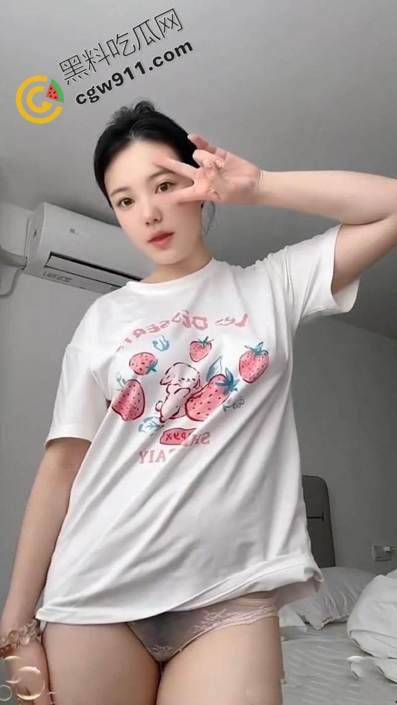 抖音网红【软情好似豆花生儿】付费视频流出!裸舞挑逗,摇奶扭臀骚劲十足,让人欲罢不能!-3