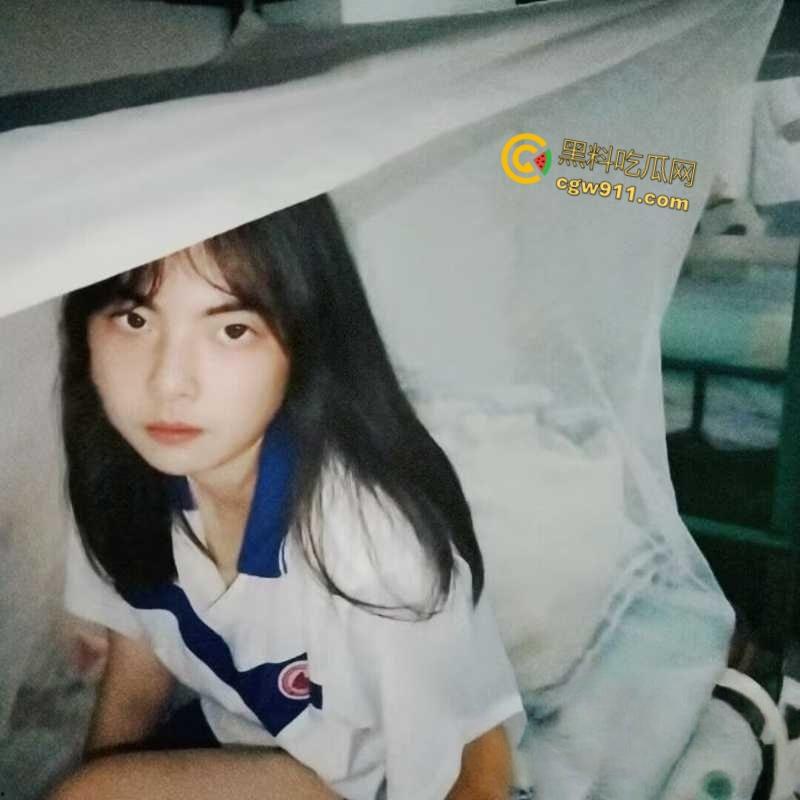 湖南常德清纯学生妹【于淑雅】，独居在家寂寞自慰，D罩杯逆天巨乳口交假阳具，跳蛋自慰骚穴淫水四溢！-3