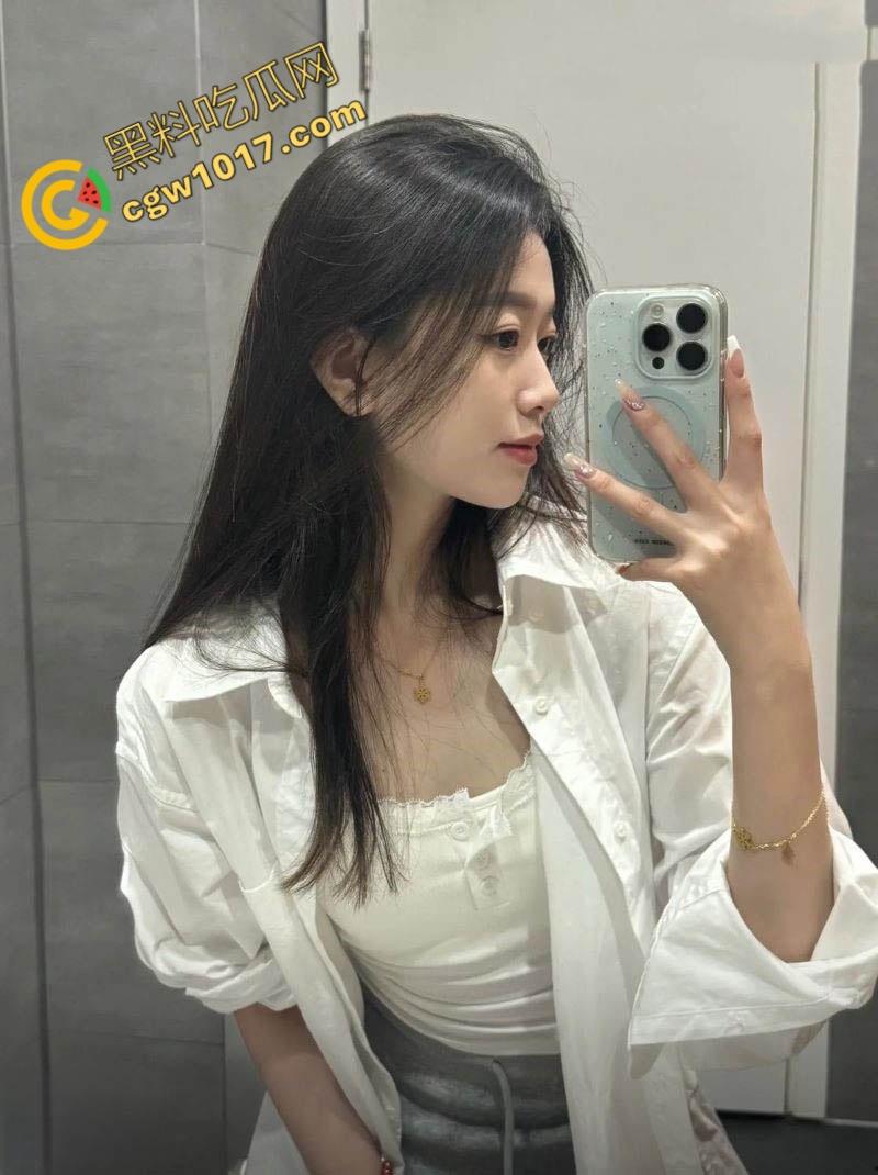 广西柳州奔驰4S店惊爆偷情丑闻！女销售与同事狂野偷情，金主怒曝视频，火爆开车撞店-12