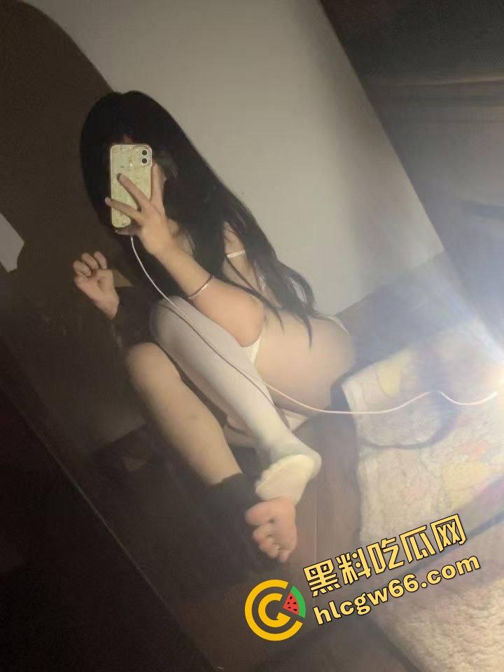 江西赣州翻车妹『李梅』刚毕业几个月就在家扮嫩发骚,双马尾奶子乱抖,小穴湿得都能榨豆浆!-3