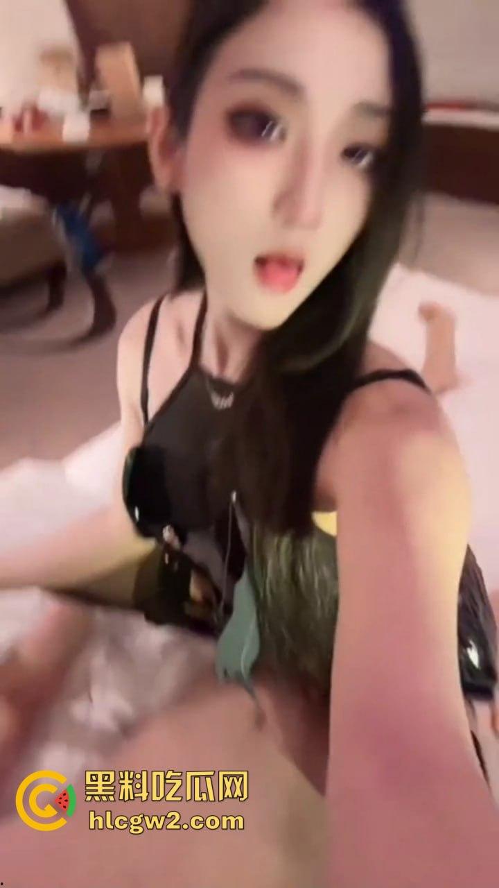 上海极品TS【潘雨辰】高挑火辣身材 绝美容颜加精湛口技 纤细美腿撩人骚动 比女人还会叫!慎入!-9