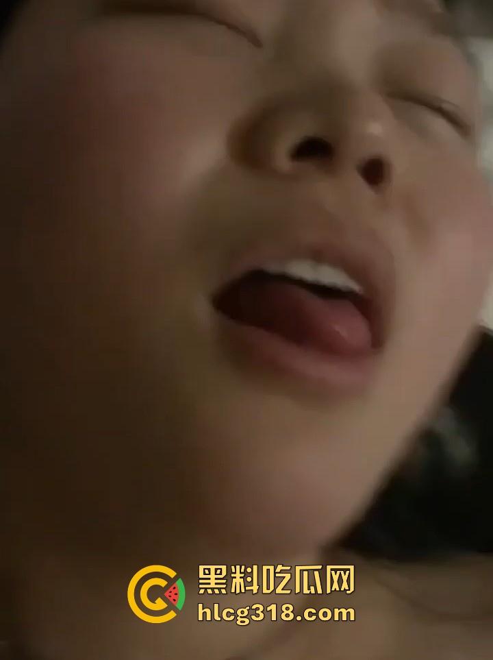 重庆大学大一学妹【李欣瑶】性爱视频曝光 微胖巨乳骚母狗捆绑无套爆操 骚气连连!-6