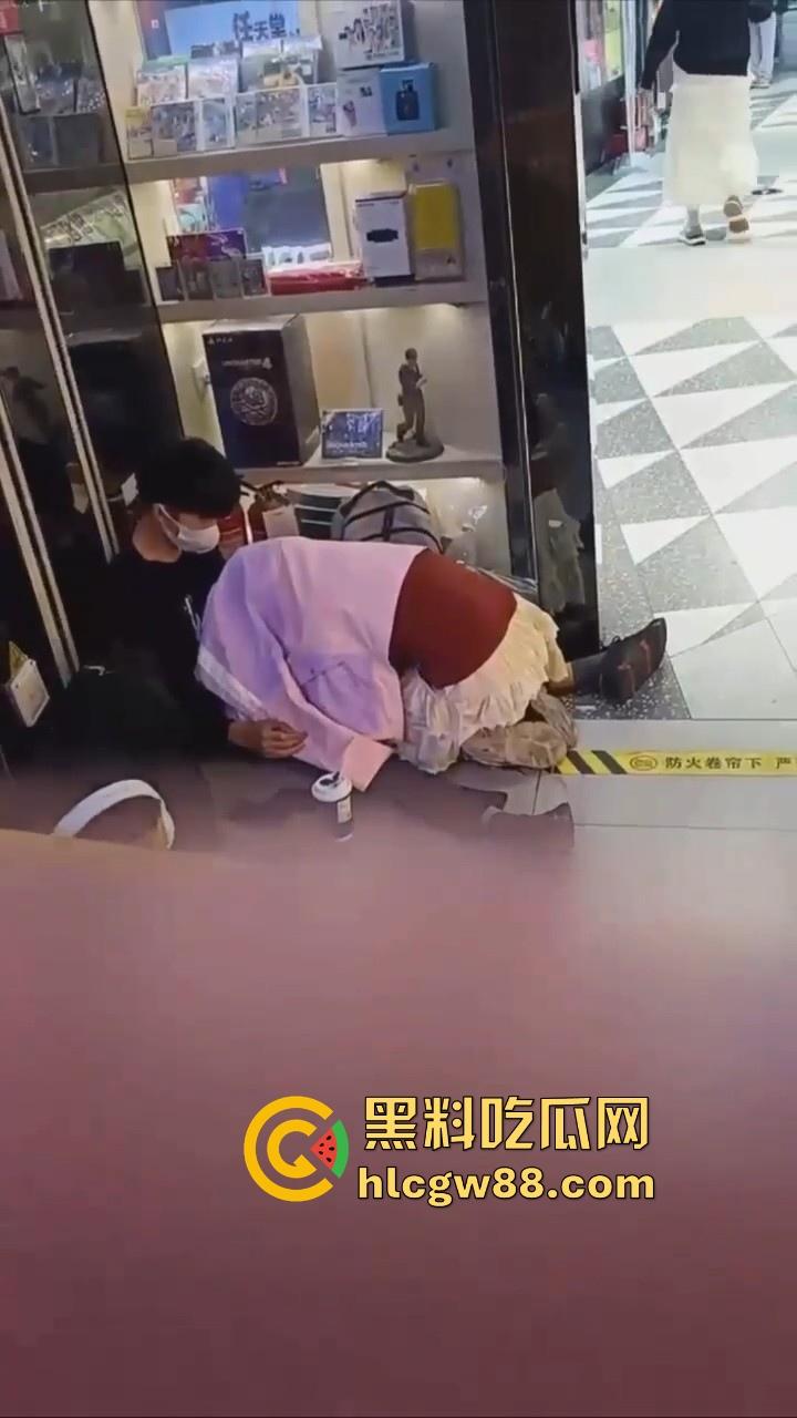 广州动漫星城口交事件 光天化日之下嗦牛子 coder都这么敢的吗?-8