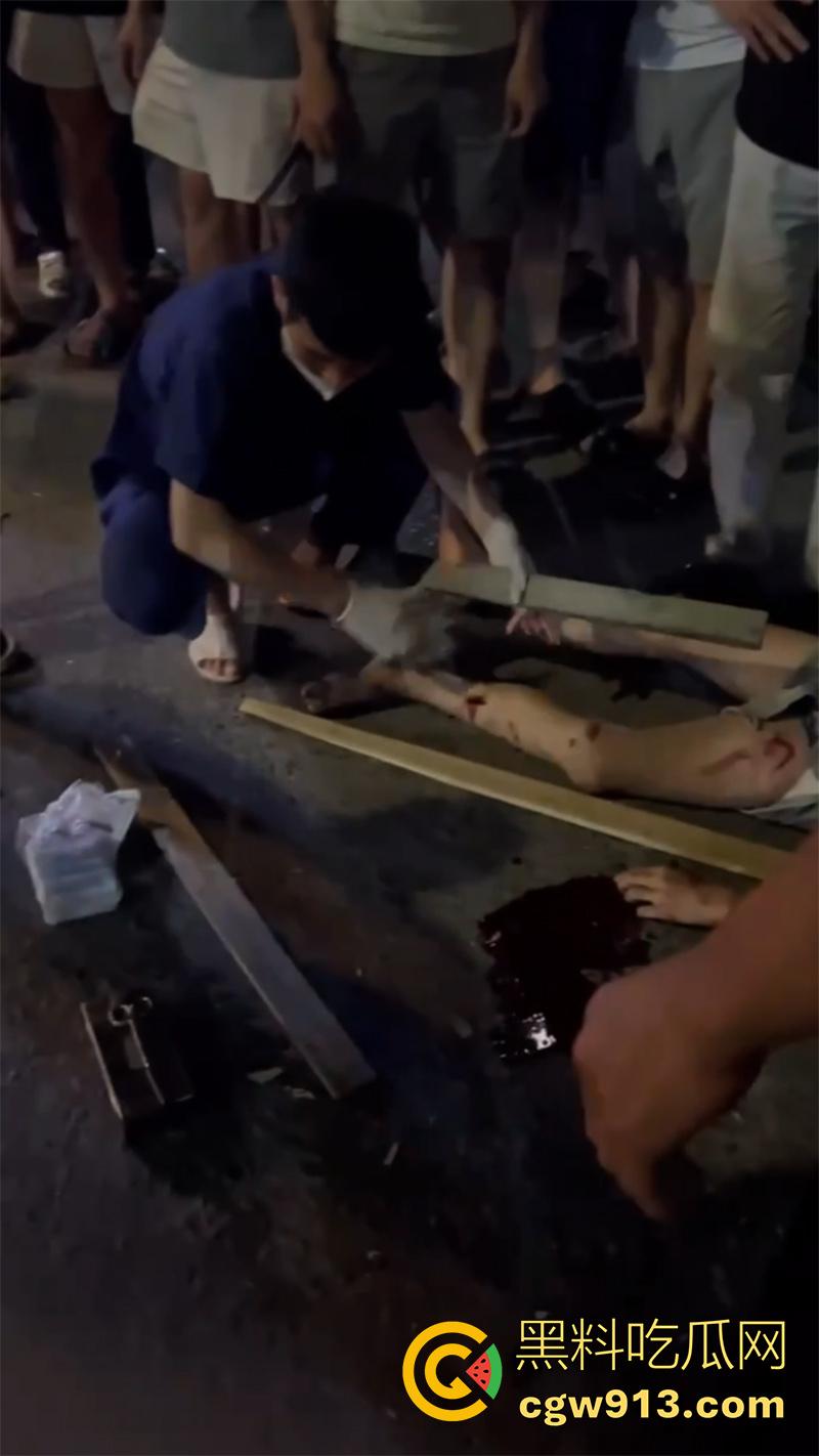 小伙骑摩托车夜晚狂飙,车辆失控撞上对面来车,女友当场飞出死亡,小伙自己全身骨折,看着都疼!-6