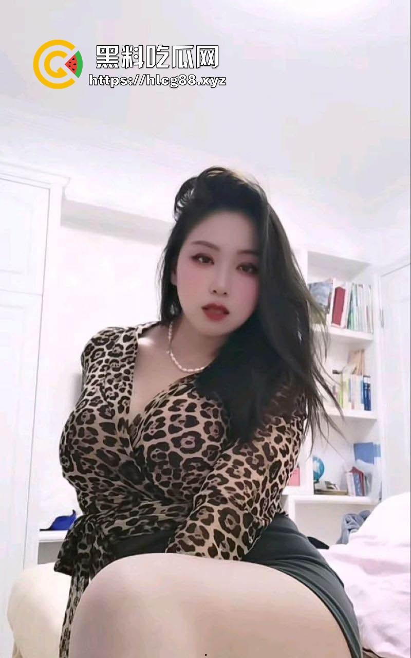 抖音网红少妇【肉肉老师】福利视频流出 体态风骚韵味十足 巨乳肥臀极具诱惑!-4