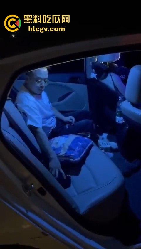 清远抖音小网红【糖糖烧烤地摊造】现场被抓奸,裤子脱光还喊我真的没做!-10