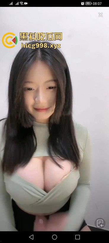 快手巨乳【冷艳小姨】直播翻车!为大哥打赏豪放露奶,被封后转战抖音继续骚操作!-8