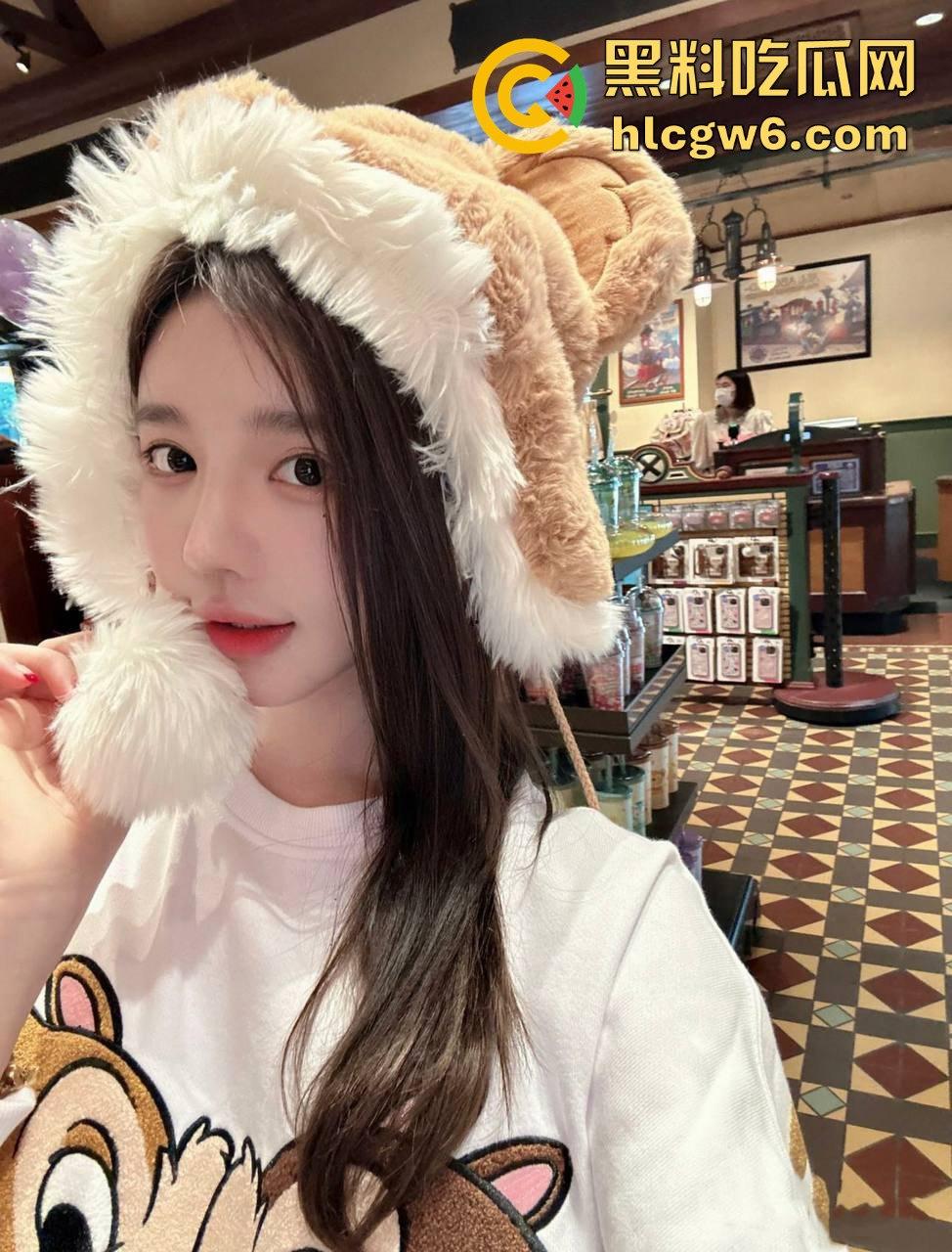 天津精神小妹【孙琪琪】按月包养服务,4K价格体验8次,情趣丝袜搭配角色扮演,这骚妹子把代入感拿捏得死死的!-7