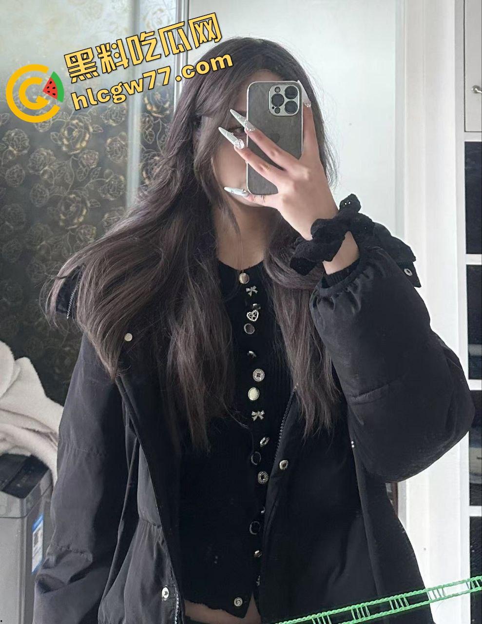 内蒙古赤峰空姐【王雪】婚内被包养,人妻身份挡不住浪逼本性,每次小哥出差就提前开房爽操一炮!-2