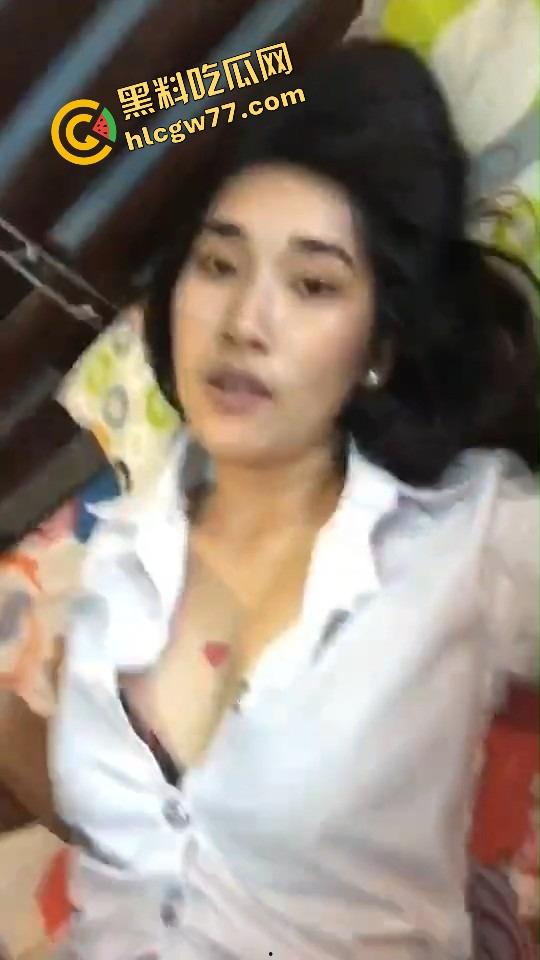 内蒙古赤峰空姐【王雪】婚内被包养,人妻身份挡不住浪逼本性,每次小哥出差就提前开房爽操一炮!-5