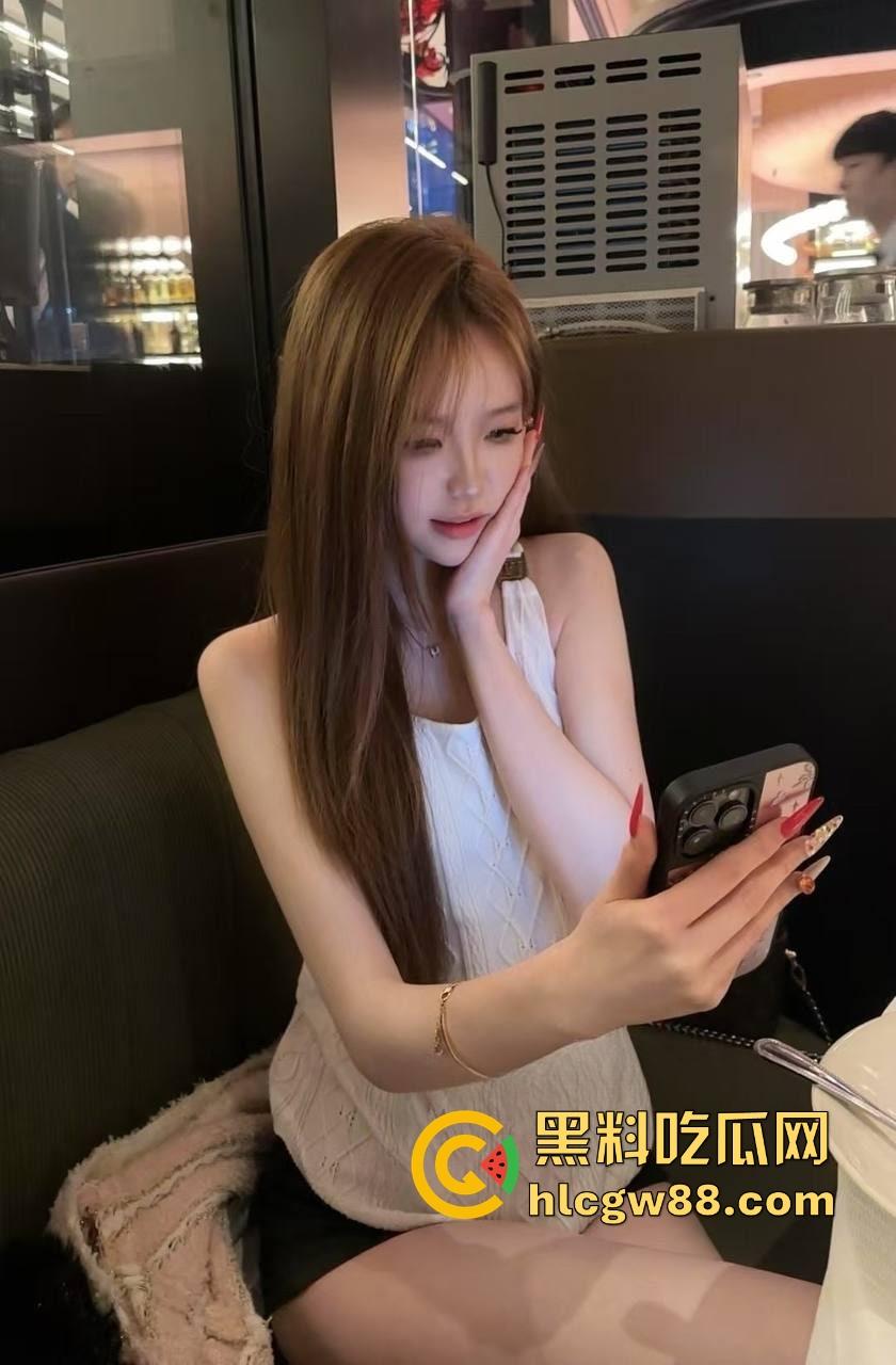 广东20岁抖音小骚货【yona】嫩逼开秀,肉丝裹腿视频求操,掰穴自慰粉鲍嫩得滴水!-5