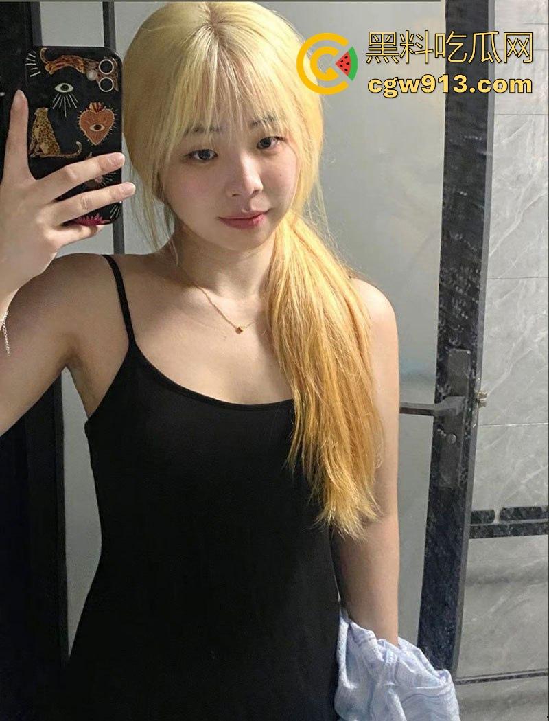 广西精神小妹【王洁艺】献身社会大哥,露脸深喉口交,私处粉嫩爆操中出,骑乘榨精极致淫骚!-2