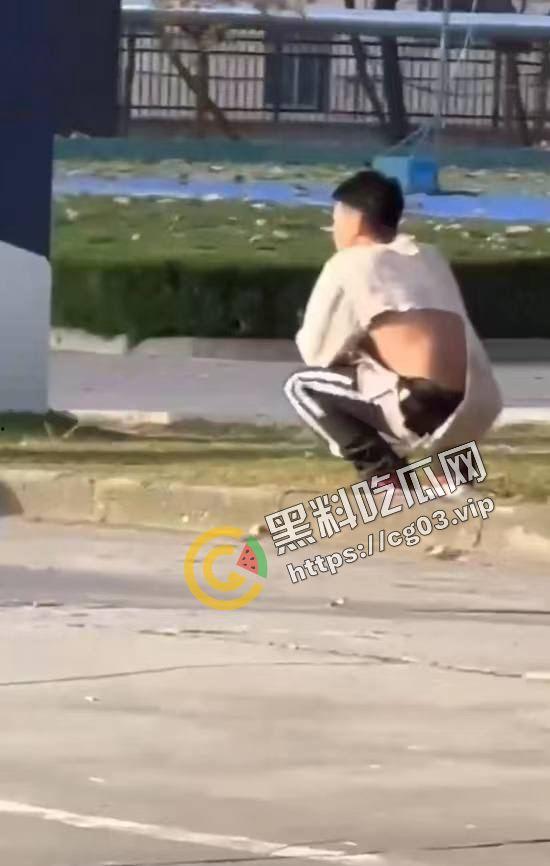 最全!陕西咸阳杨凌职业技术学院北校区 女海王的鱼塘里鱼情杀别的鱼事件 最终海王也被刀 现场画面-6