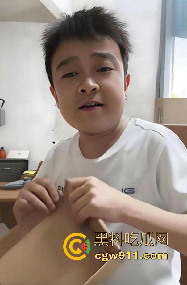 中国达人秀,袖珍女演员【朱洁】被侏儒前夫【秦学仕】,举报婚内出轨【柴彦吉】,拍摄的小视频被曝光!-8