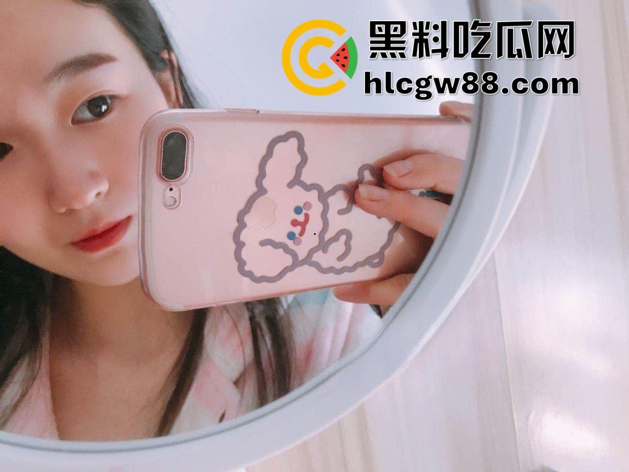 成都师范学校清纯妹子【赵婷婷】分手后被爆出,小逼被造得稀烂,床上劈腿露穴舔鸡巴,骚得像小母狗!-2