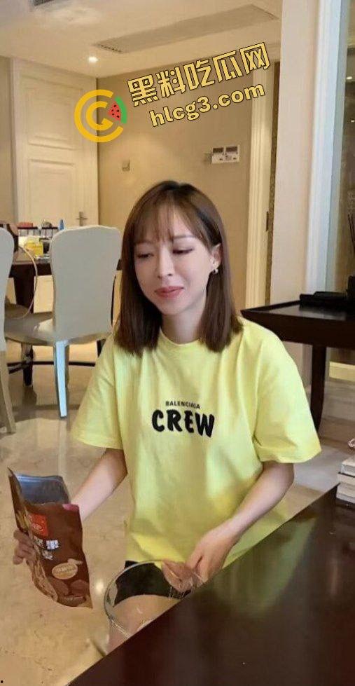 瓜友投稿曝光 宁波瑜伽反差美女『谢雨欣』白嫩小炮架 对镜爆操颜射淫荡至极!-2