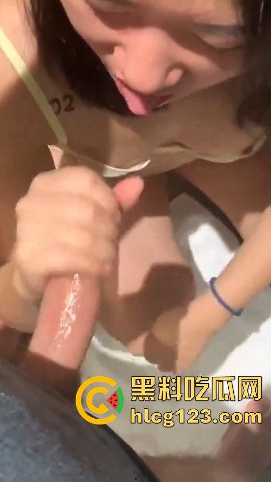 老外攻略极品人妻无套内射,精液流出来了还笑着下厨?这绿帽真是带得稳!-9