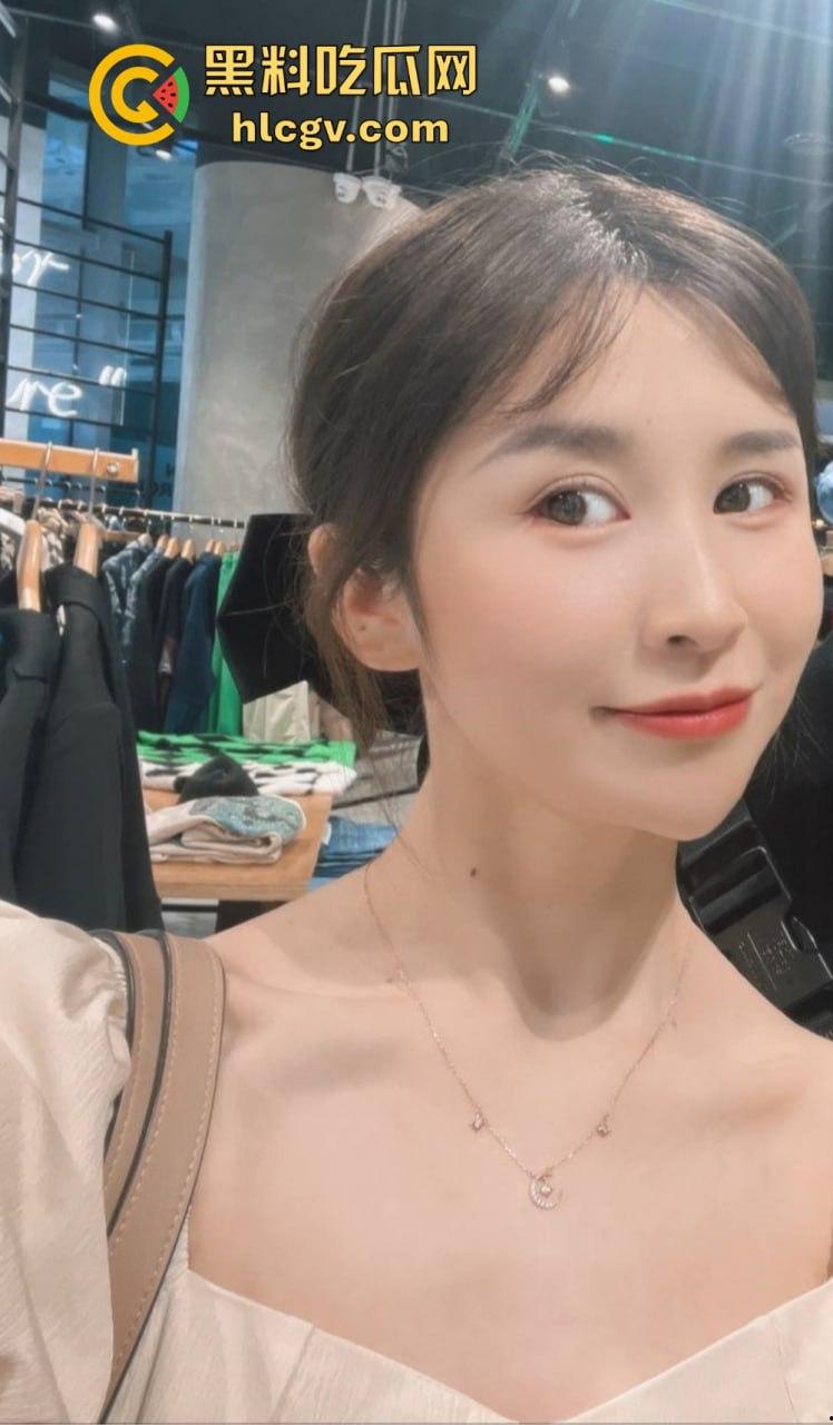 百度云惊爆富二代与极品女友啪啪视频!情侣私密日常被曝光,画面香艳十足!-1