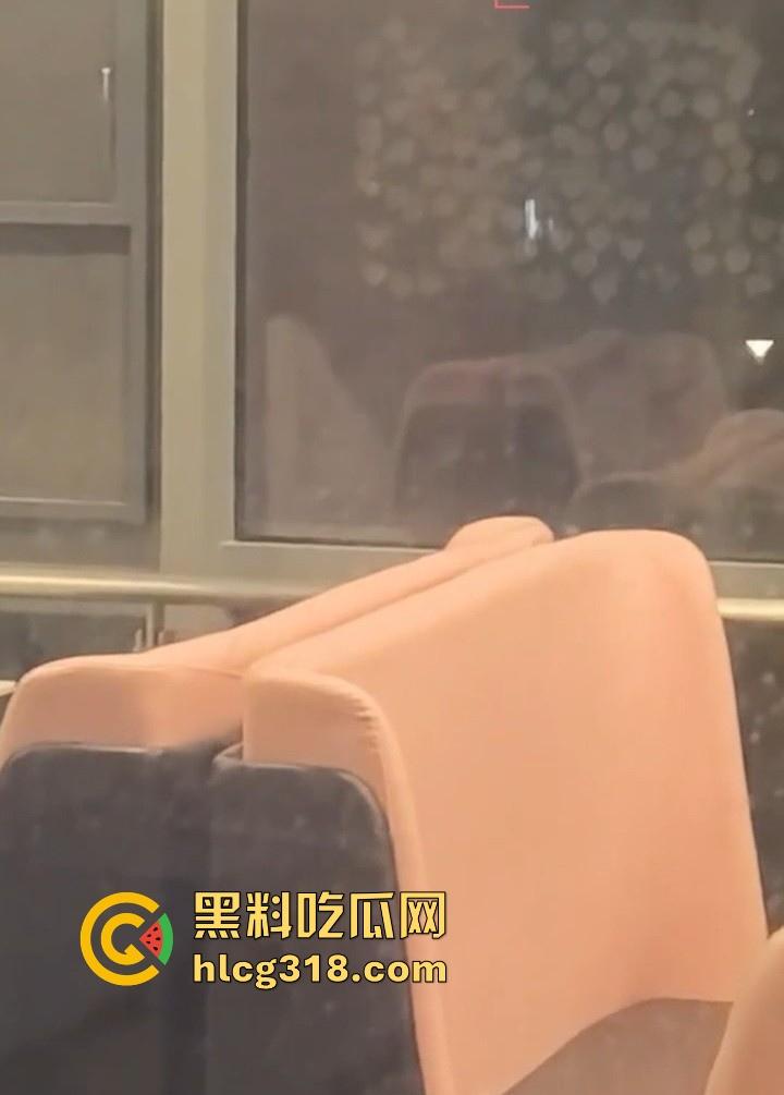 武汉生物工程学院社团师姐【林鹤敏】跟学长男友性爱爆发在二楼食堂直接开炮,被学弟偷拍曝光!-6