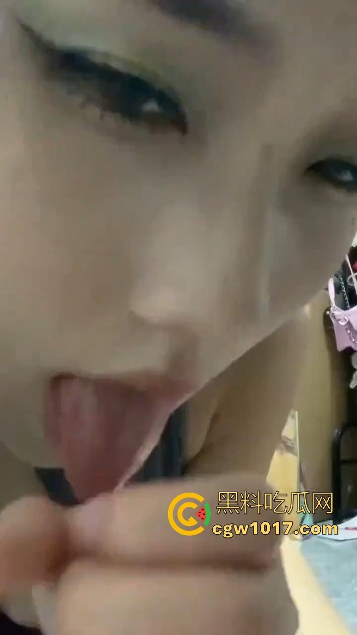 沉浸式体验骚逼视频挑逗盯射挑战!无实物表演帮你口爆,边舔你的大鸡巴边淫话挑逗,射了的兄弟评论区留下你的战绩!-6