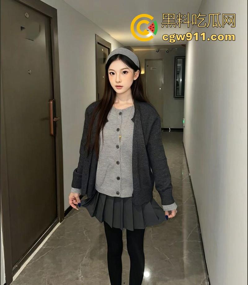 湖北科技职院【林梦怡】性爱私拍曝光，被男友滴蜡调教，后入狂操白浆四溢，肥臀射满淫贱至极！-2