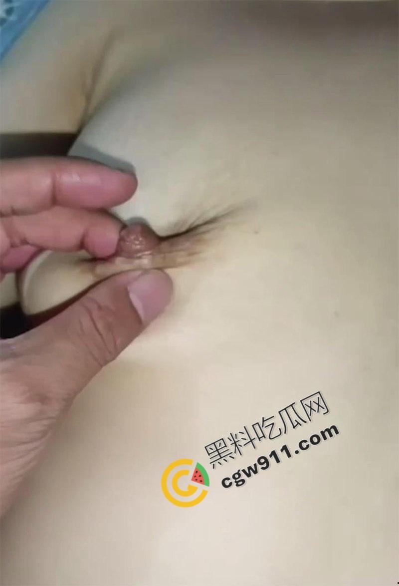 海角大神爆发新作！已为人妻的姐姐被无套操爽，舔屌配合大喷精，瓜友们赶紧收藏！-9