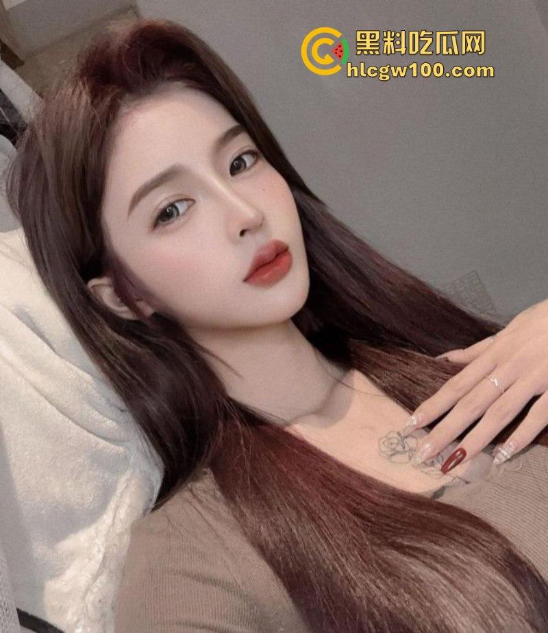 台湾人气网红【韩妮】不雅私密视频被人渣前男友泄露，外表高冷禁欲，背地里是个求操小母狗-4