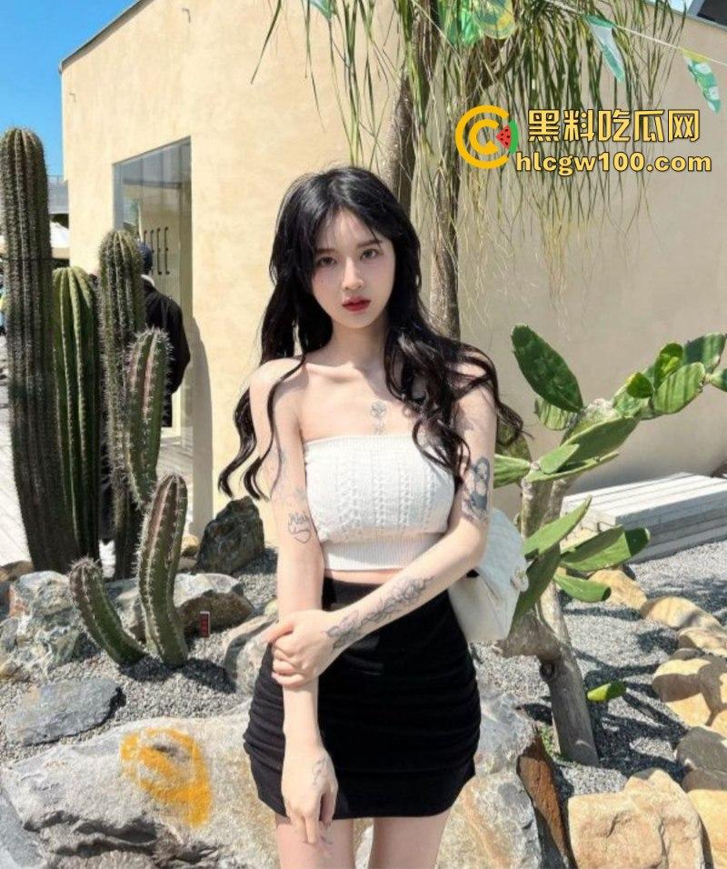 台湾人气网红【韩妮】不雅私密视频被人渣前男友泄露，外表高冷禁欲，背地里是个求操小母狗-5