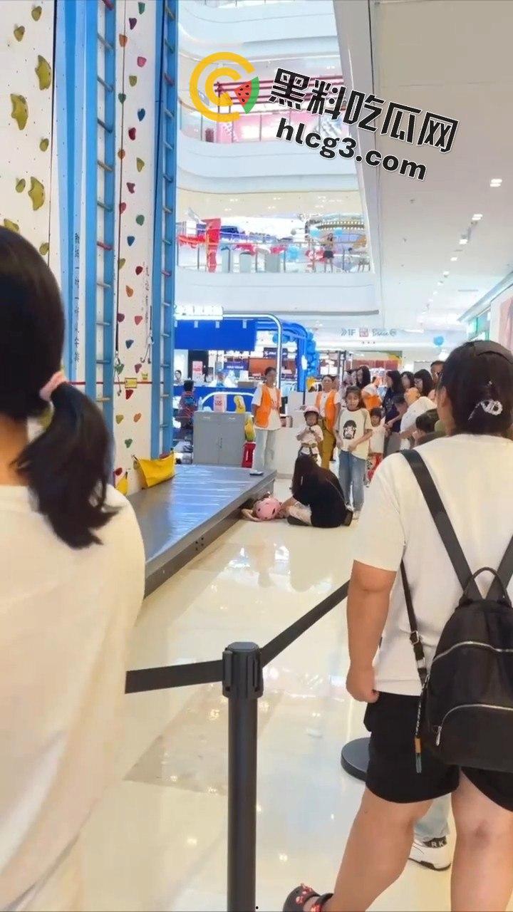 肇庆四会市攀岩小孩掉下来的惊悚瞬间，家长们心碎不已！-5