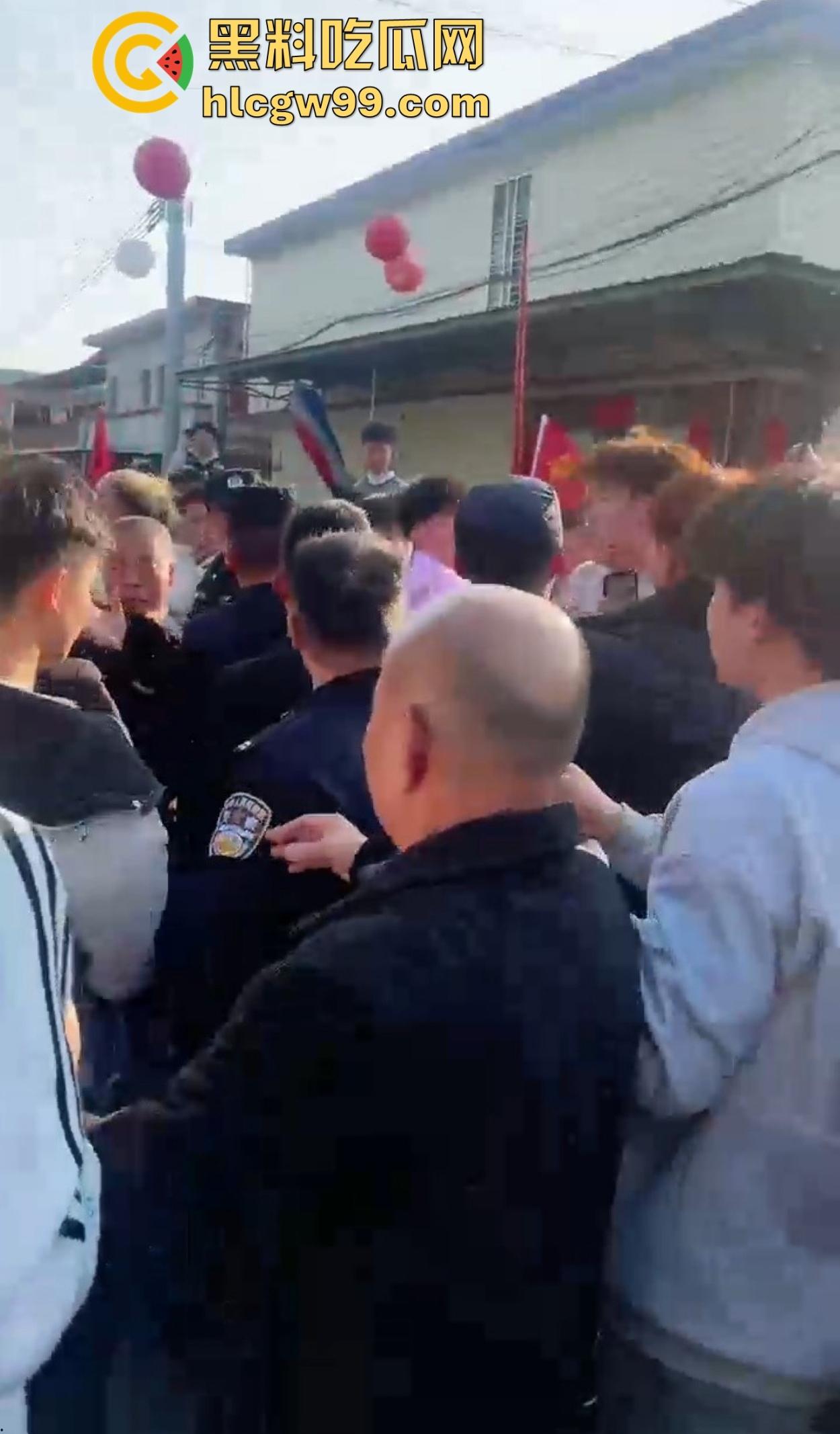 潮汕男子飙车狂言车300万撞死人保险赔，结果被英歌队打到脑震荡，现在出院嚷嚷黑势力又被围了！-9