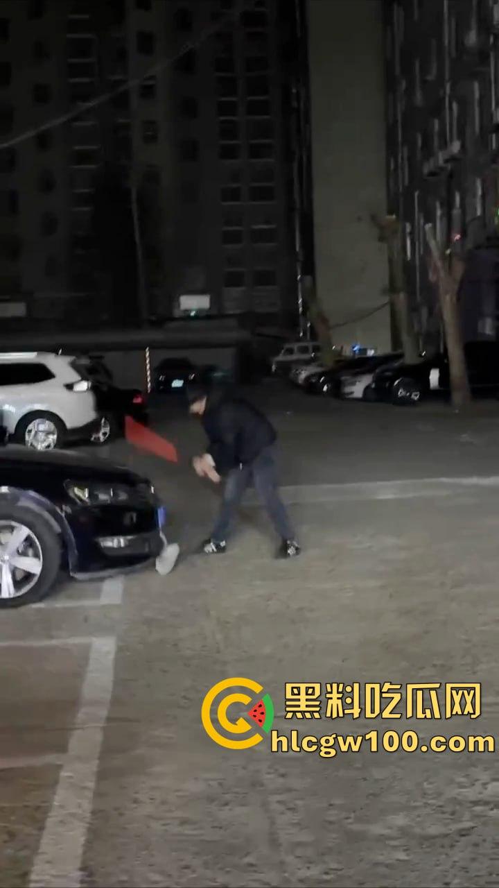 山东泰安,小伙下手没轻重,把人当作畜生打!棒球棍梆梆一顿凿,估计凶多吉少了-7