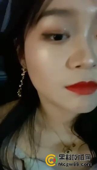 山大大二德语专业【康玟雯】清冷德语女神被炮友偷拍，烈焰红唇裹大鸡巴，小骚逼湿得一塌糊涂！-12