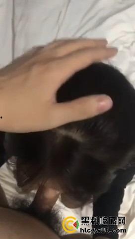 山大大二德语专业【康玟雯】清冷德语女神被炮友偷拍，烈焰红唇裹大鸡巴，小骚逼湿得一塌糊涂！-15